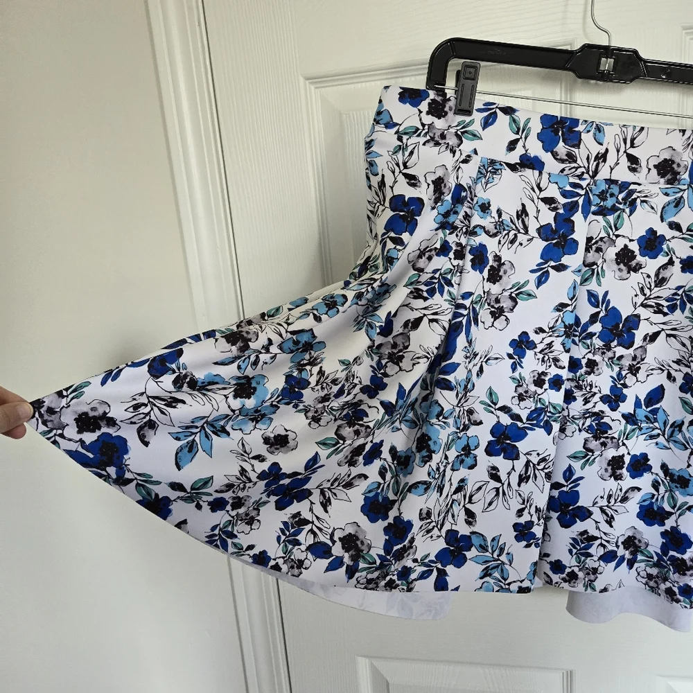 Torrid Blue Flower Skirt Size 0X Floral Pleated Spring Summer
